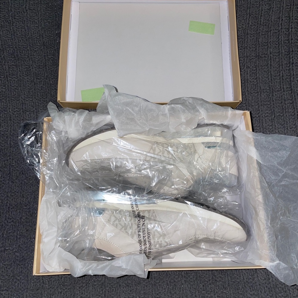 Women’s sneakers